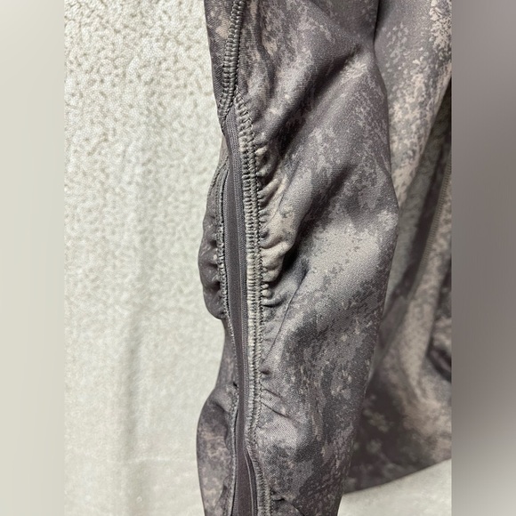 Calia Essential Collection Shark Python High Waist
Ruched Capri Legging | large - Picture 4 of 9